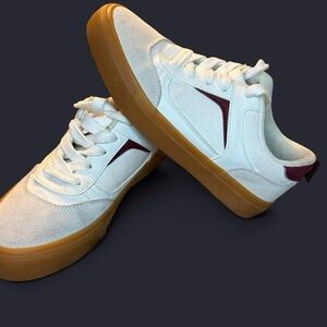 Airwalk Skater Shoes Boys Size 3 – Neutral & Burgundy